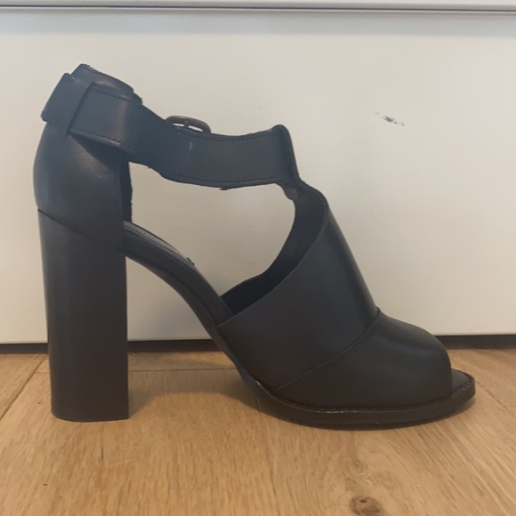 Steve Madden open toe buckle sandal bootie - Picture 4 of 4